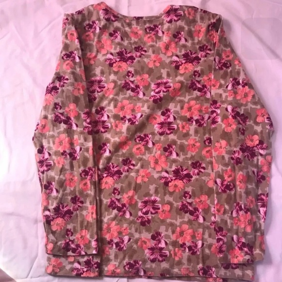 🧸SALE Flower Shirt 🧸 - Picture 5 of 6